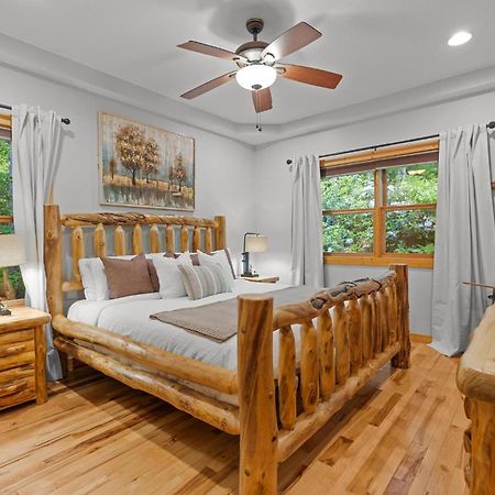 Lux Mtn Cabin - Hot Tub, Fire Pit, Game Room Franklin Esterno foto