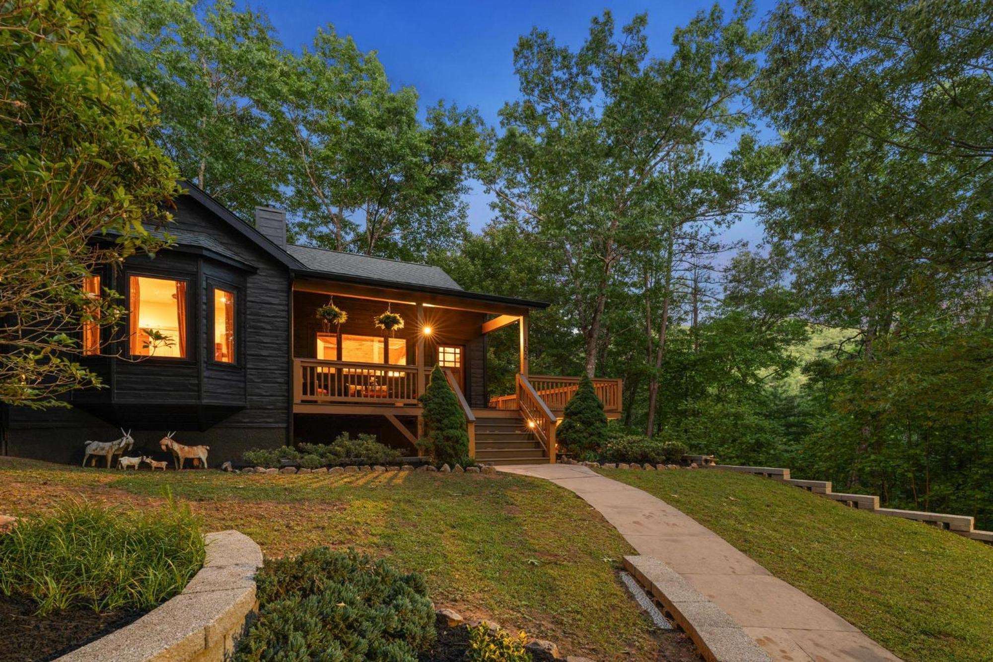 Lux Mtn Cabin - Hot Tub, Fire Pit, Game Room Franklin Esterno foto