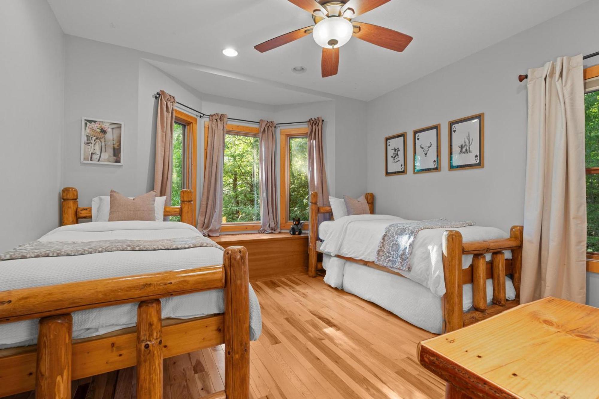Lux Mtn Cabin - Hot Tub, Fire Pit, Game Room Franklin Esterno foto